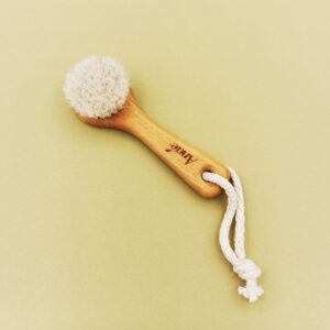 Brosse visage en bois - exfoliation douce & éclat naturel