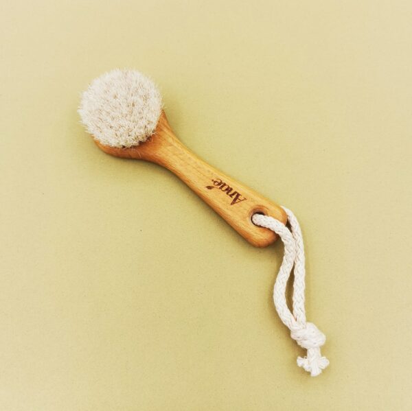 Brosse visage en bois - exfoliation douce & éclat naturel
