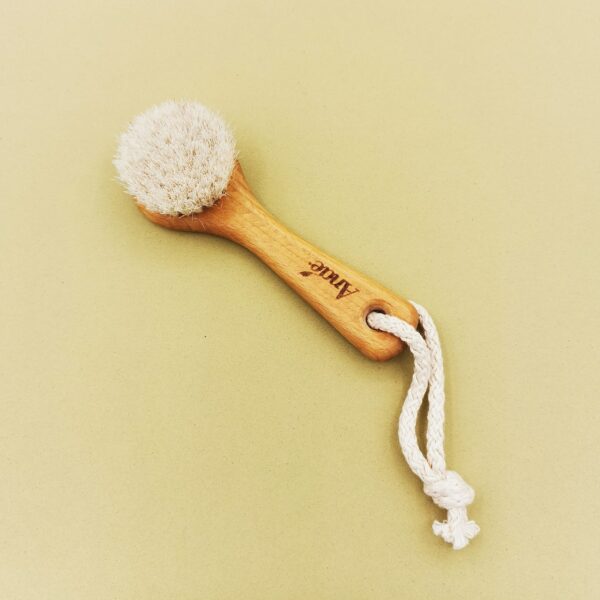 Brosse visage en bois - exfoliation douce & éclat naturel